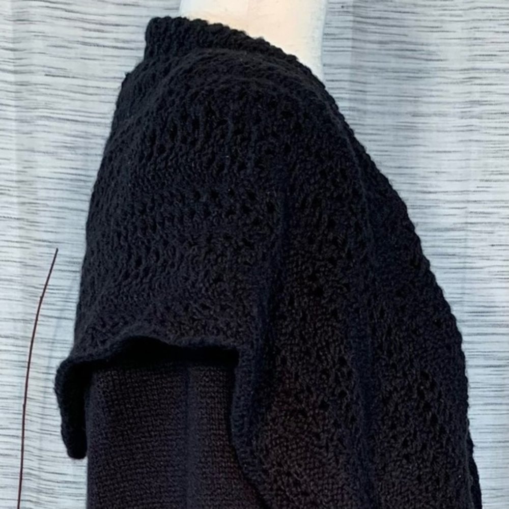 Cache black knit and crocheted cardigan with shawl. - Picture 12 of 16